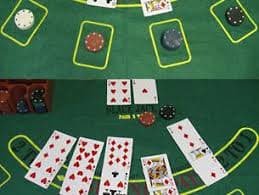 Tampilan permainan BandarQ menampilkan meja dengan 4 kartu pemain dan kartu bandar yang terbuka