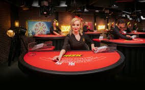 Antarmuka blackjack lode77 di layar mobile menampilkan dealer langsung dan chip taruhan